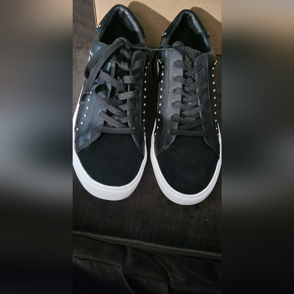 Steve madden 9.5 running shoes